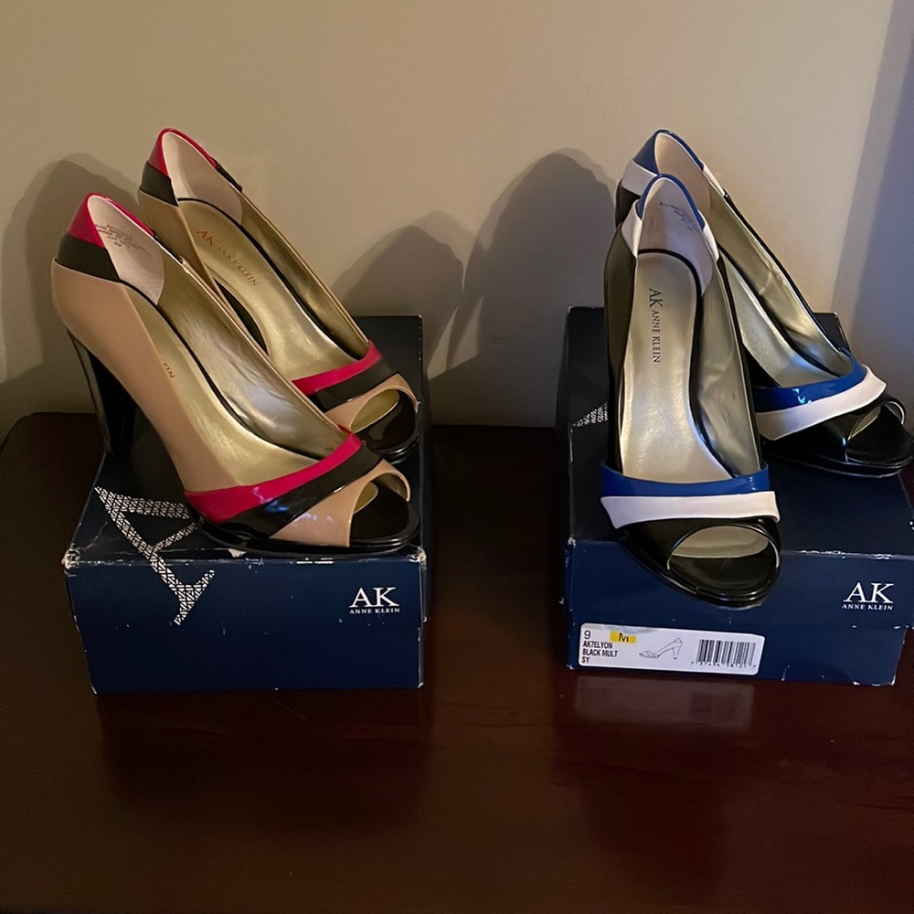 Elegant women classy multi color heels size 9 , worn twice EXCELLENT Condition